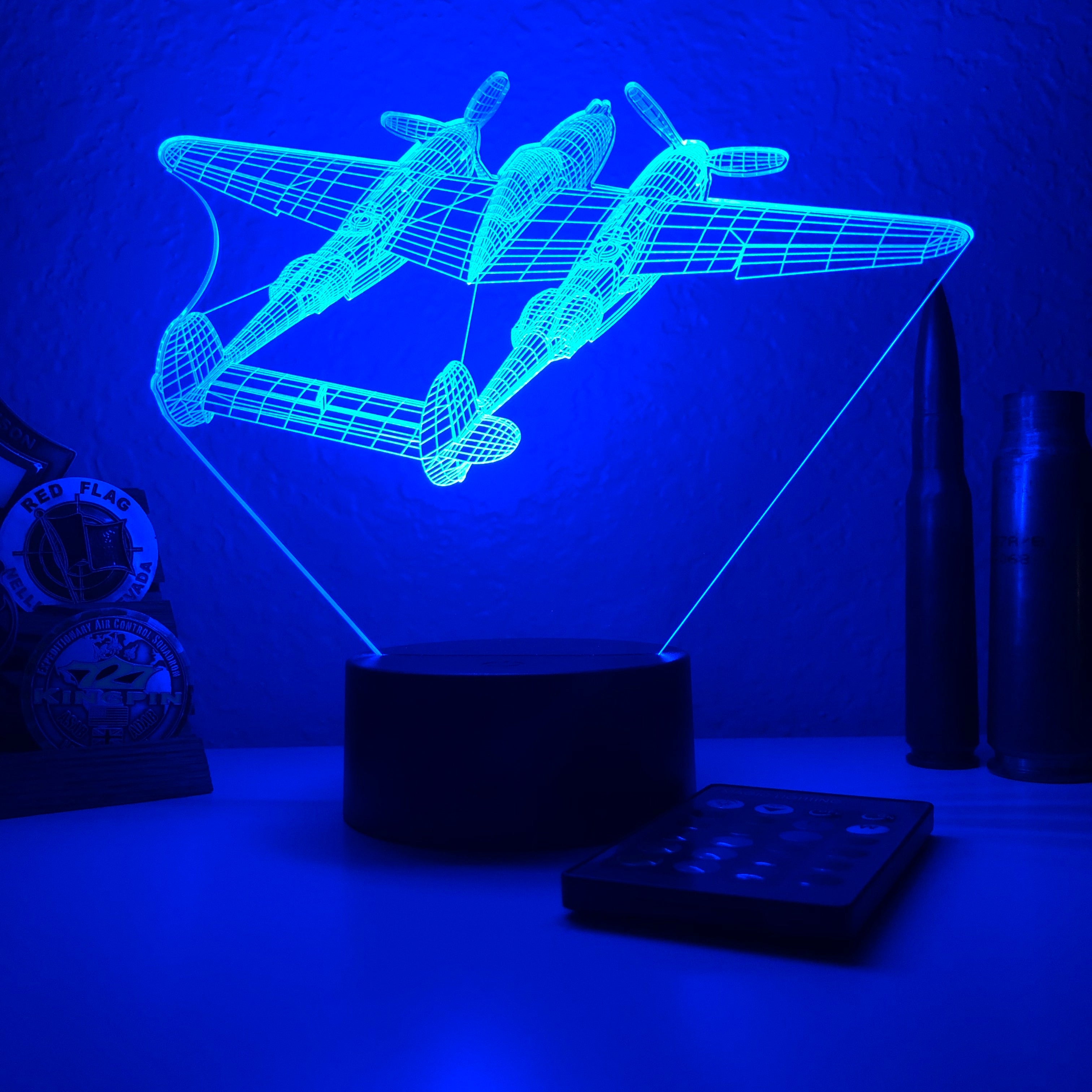 CDC社製 アーマーコレクション P38 lightning 模型　ライトニング P-38 Lightning 3D LED Lamp | Personalized WWII Aviation Gift